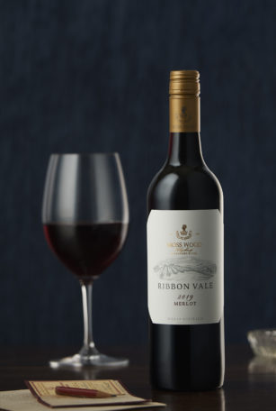 01_20210811_MOSS WOOD_Creatives_2019 RV Merlot_V close up copy 01_20210811_MOSS WOOD_Creatives_2019 RV Merlot_V close up copy