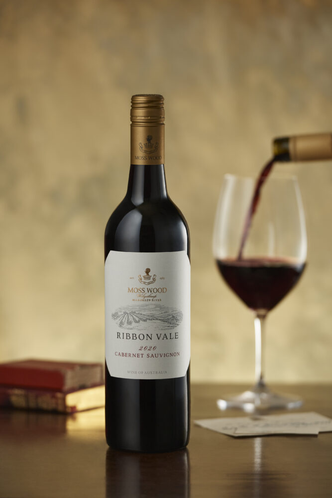 MOSS WOOD_2020 RV Cabernet Sauvignon_Pouring MOSS WOOD_2020 RV Cabernet Sauvignon_Pouring