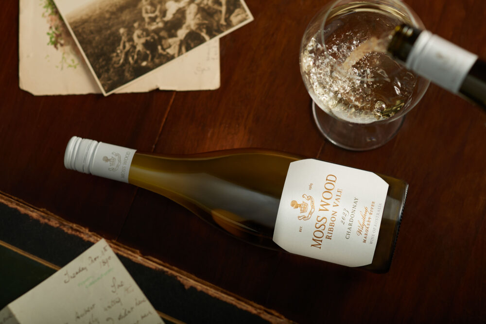 02_20240131_MOSS WOOD_Creatives_Chardonnay 2023_Flat Lay_Horizontal_ POURING VERSION 02_20240131_MOSS WOOD_Creatives_Chardonnay 2023_Flat Lay_Horizontal_ POURING VERSION